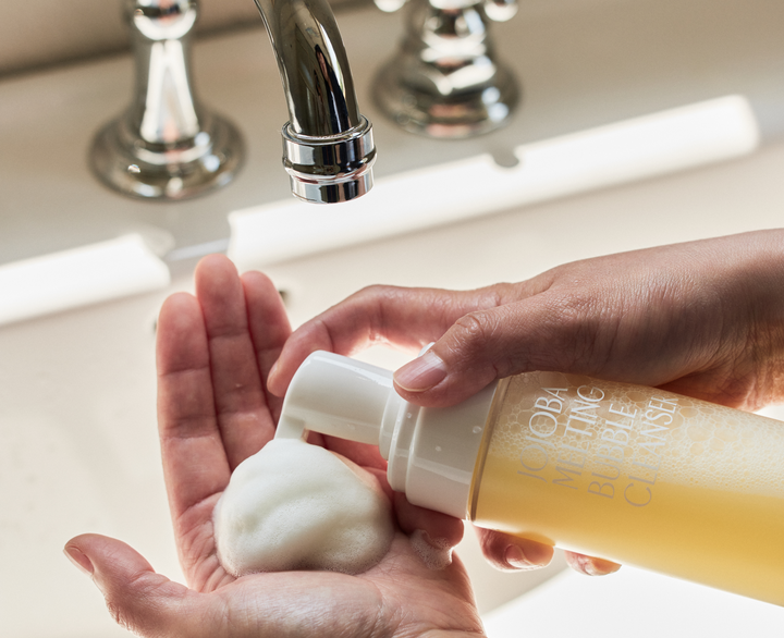 Jojoba Melting Bubble Cleanser