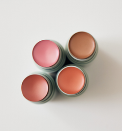 Les blushs concentrés en extraits de lotus et peptides.